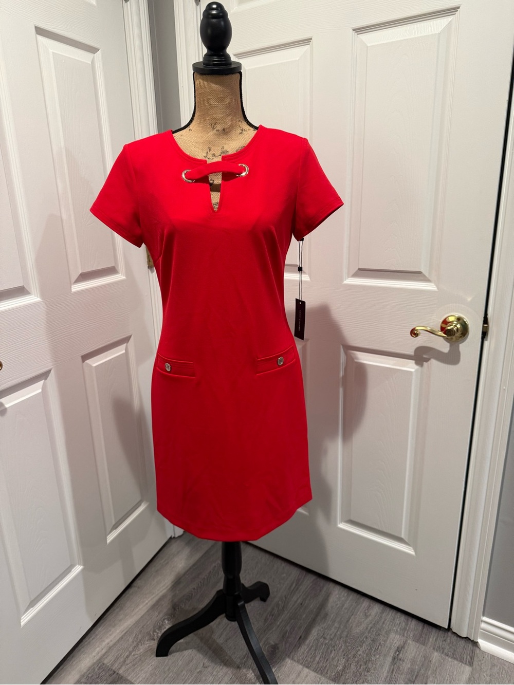 Tommy Hilfiger Women' Red Short-Sleeve Shift Dress with Pocket Flaps. NWT!